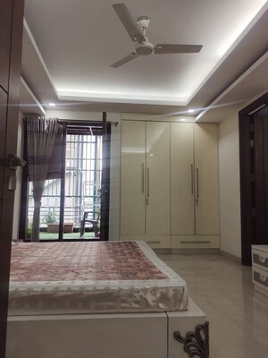 Room in 4 BHK Builder Floor at Green Park – for Sale