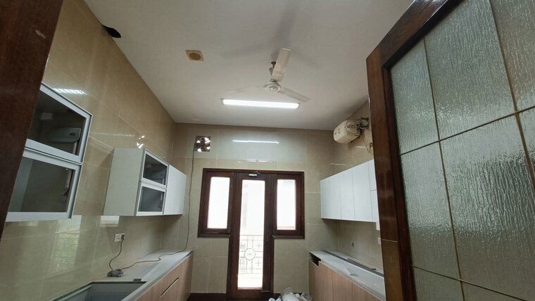 Kitchen, green park 3 Bedroom 200 Sq.Yd. Builder Floor In Green Park Delhi 10275472