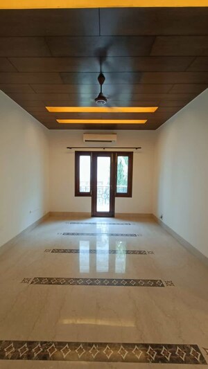 Building Lobby in 3 BHK Builder Floor at Green Park – for Rent