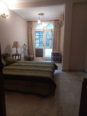 Room in 3 BHK Apartment at Sector 36 – for Rent
