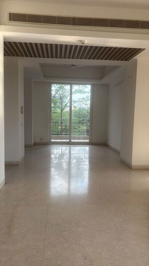 Room in 3.5 BHK Apartment at Puri Diplomatic Greens Phase I, Sector 111 – for Rent