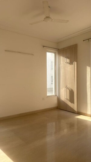 Room in 3.5 BHK Apartment at Puri Diplomatic Greens Phase I, Sector 111 – for Rent