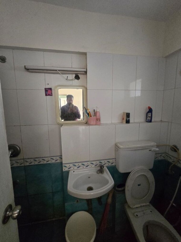 Bathroom, shilp-tower 2 Bedroom 800 Sq.Ft. Apartment In Lower Parel Mumbai 10275543