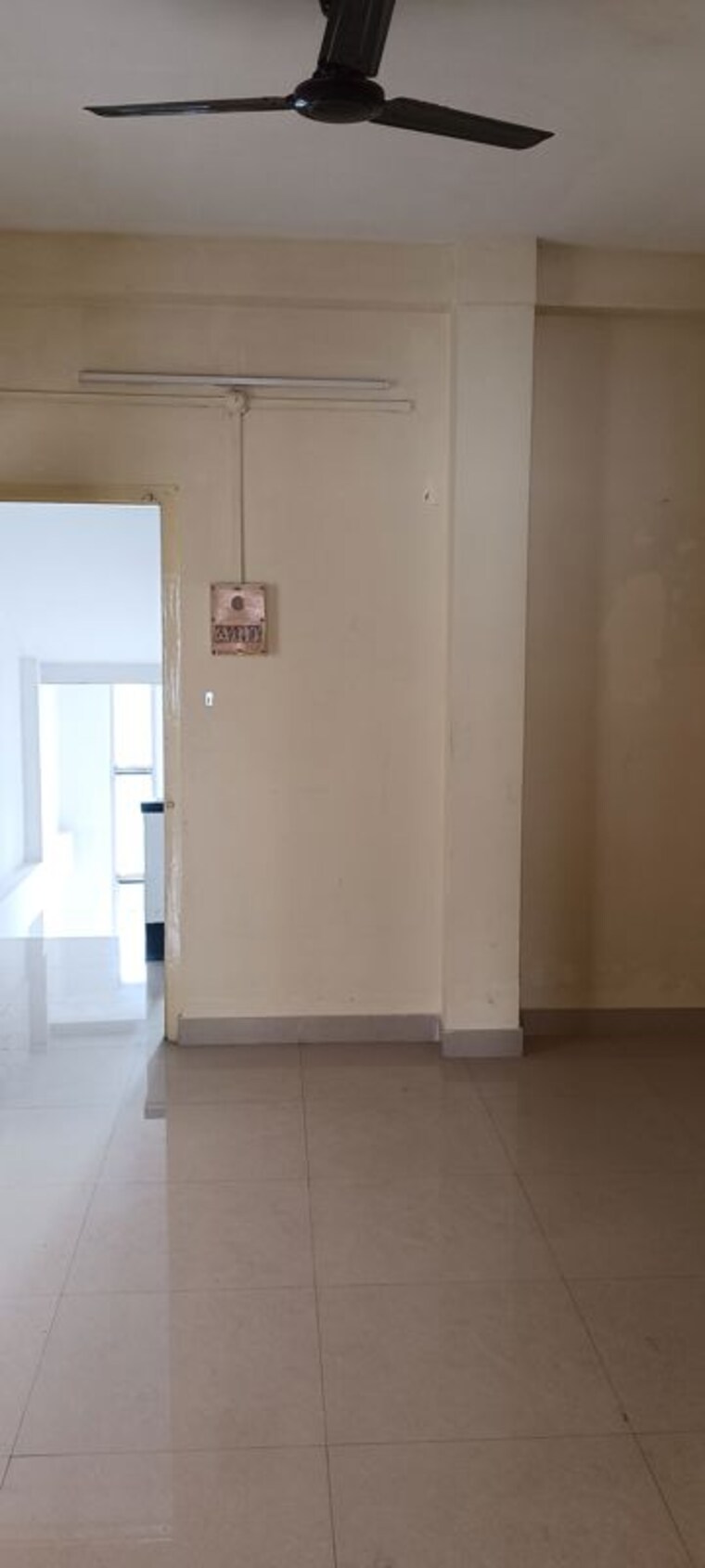 Room, six mile Commercial Office Space 400 Sq.Ft. In Six Mile Guwahati 10275583