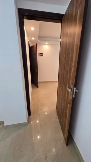 Building Lobby in 1 BHK Builder Floor at Saket – for Rent