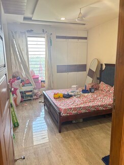 3 BHK + Pooja Room,Servant Room Builder Floor For Sale in Parklands
