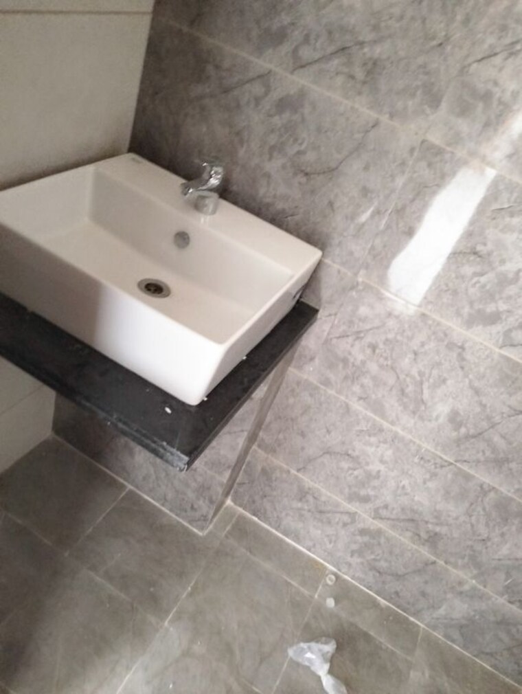 Bathroom, raheja-vistas-phase-ii 2 Bedroom 1100 Sq.Ft. Apartment In Mohammadwadi Pune 10275575