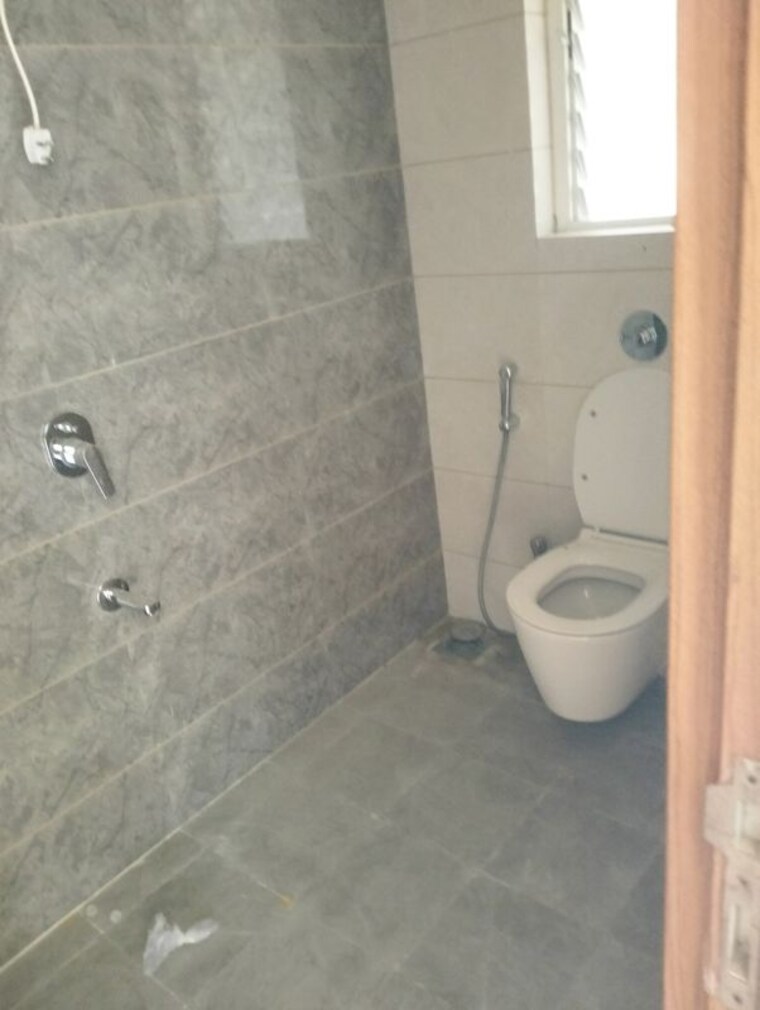 Bathroom, raheja-vistas-phase-ii 2 Bedroom 1100 Sq.Ft. Apartment In Mohammadwadi Pune 10275575