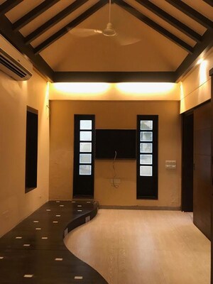 Room in 4 BHK Apartment at The Jackers Apartment, Bandra West – for Rent