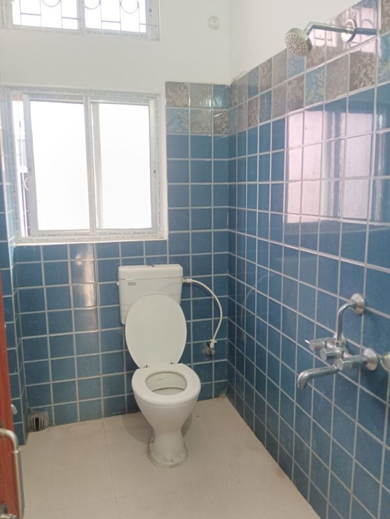 Bathroom, six mile Commercial Office Space 1300 Sq.Ft. In Six Mile Guwahati 10275652