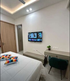 3 BHK + Servant Room Apartment For Rent in Rishita Manhattan