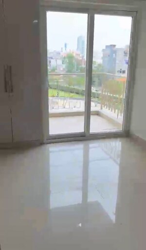 Room in 2 BHK Apartment at Pareena Micasa, Sector 68 – for Rent