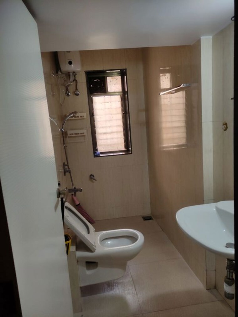 Bathroom, raheja-golden-rays 2 Bedroom 750 Sq.Ft. Apartment In Powai Mumbai 10275701