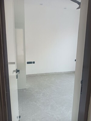 Room in 2 BHK Apartment at Gaur Yamuna City, Gaur Yamuna City – for Rent