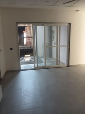 Room in 2 BHK Apartment at Gaur Yamuna City, Gaur Yamuna City – for Rent