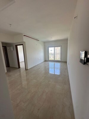 Room in 2 BHK Apartment at Shapoorji Pallonji BKC 28, Bandra East – for Rent