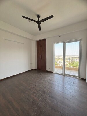 Room in 2.5 BHK Apartment at Ajnara Gen X, Dundahera – for Sale