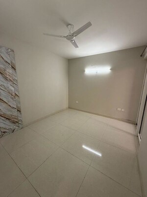 Room in 3 BHK Apartment at Eldeco Live By The Greens, Sector 150 – for Rent