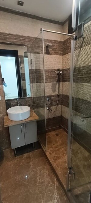 Bathroom in 3 BHK Apartment at Sector 48 – for Rent