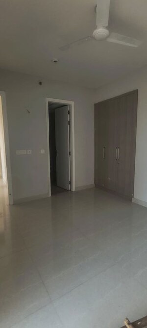 Room in 3 BHK Apartment at Eldeco Live By The Greens, Sector 150 – for Rent