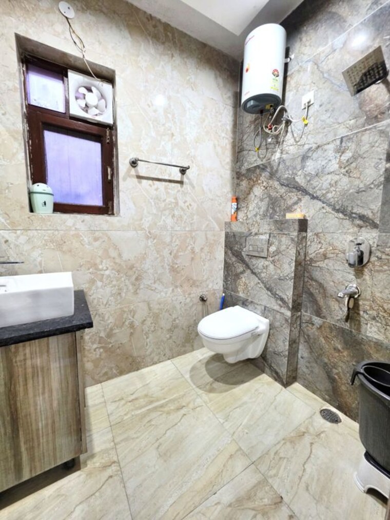 Bathroom, pir machalla 3 Bedroom 1200 Sq.Ft. Apartment In Pir Machalla Zirakpur 10275808