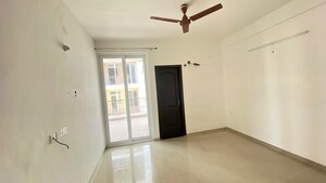 Room in 3.5 BHK Apartment at Omaxe Lake, North Mullanpur – for Rent