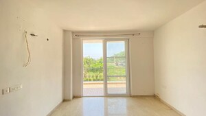 Room in 3.5 BHK Apartment at Omaxe Lake, North Mullanpur – for Rent