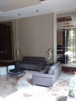 6+ BHK + Pooja Room,Servant Room,Study Room,Extra Room,Store Room Independent House For Sale in Nepean Sea Road