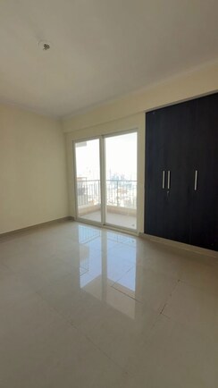 3 BHK Apartment For Rent in Amrapali Crystal Homes