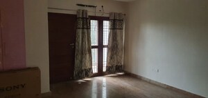 Room in 4 BHK Apartment at Sector 52 – for Rent