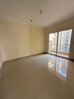 Room in 3.5 BHK Apartment at Amrapali Crystal Homes, Sector 76 – for Rent