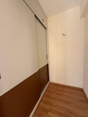 Room in 3.5 BHK Apartment at Amrapali Crystal Homes, Sector 76 – for Rent