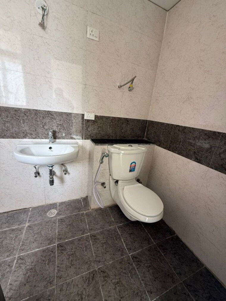 Bathroom, amrapali-crystal-homes 3.5 Bedroom 2140 Sq.Ft. Apartment In Sector 76 Noida 10275839