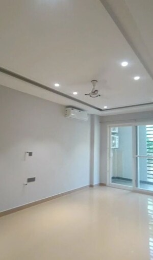 Room in 4 BHK Apartment at Emaar MGF Emerald Hills, Sector 65 – for Rent