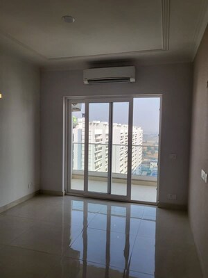 Room in 4 BHK Apartment at Sector 54 – for Rent