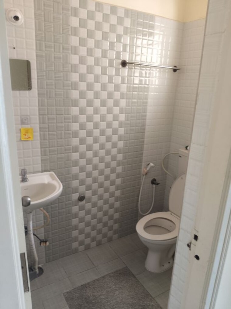 Bathroom, sri-sai-residency-kadubeesanahalli 2 Bedroom 1023 Sq.Ft. Apartment In Kadubeesanahalli Bangalore 10275988