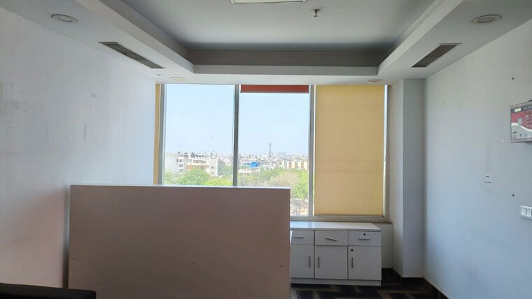 Room, sector 32 Commercial Office Space 8700 Sq.Ft. In Sector 32 Gurgaon 10275892