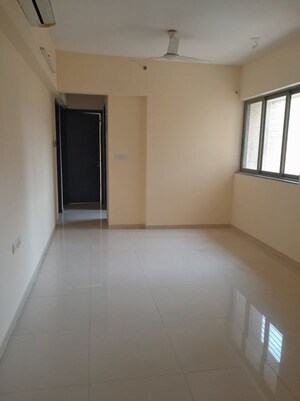 1 BHK Apartment For Rent in Metropolis Bayside, Kasarvadavali
