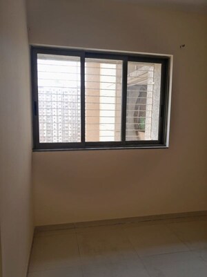 Room in 1 BHK Apartment at Metropolis Bayside, Kasarvadavali – for Rent