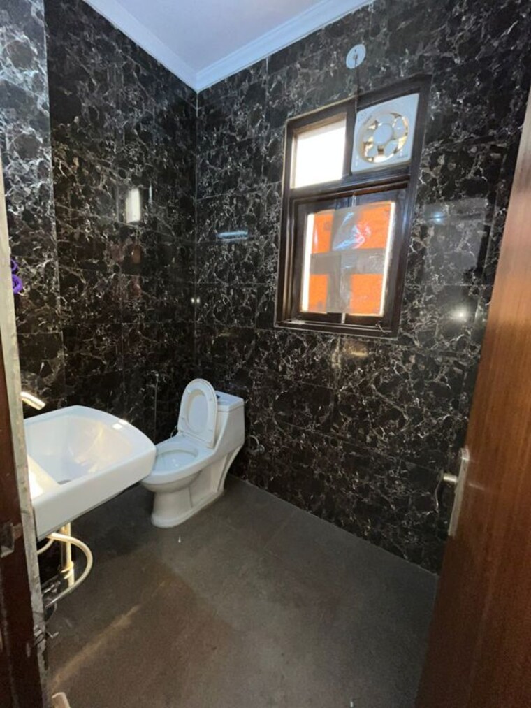 Bathroom, saket 2 Bedroom 8500 Sq.Ft. Apartment In Saket Delhi 10275992