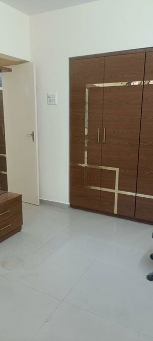 Room in 2 BHK Apartment at Metropolis Rivera, Kasarvadavali – for Rent