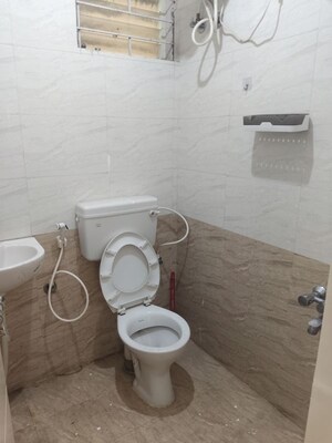 Bathroom in 2 BHK Apartment at Sri Sai Residency Kadubeesanahalli, Kadubeesanahalli – for Rent