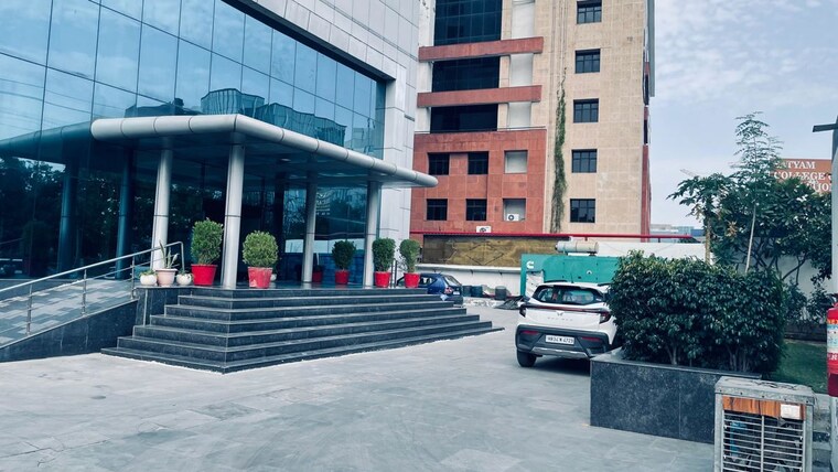 Exterior View, sector 62 Commercial Office Space 7500 Sq.Ft. In Sector 62 Noida 10276071