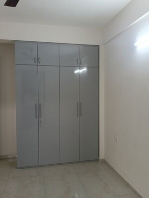 Room in 3.5 BHK Builder Floor at Smart World Gems, Sector 89 – for Rent