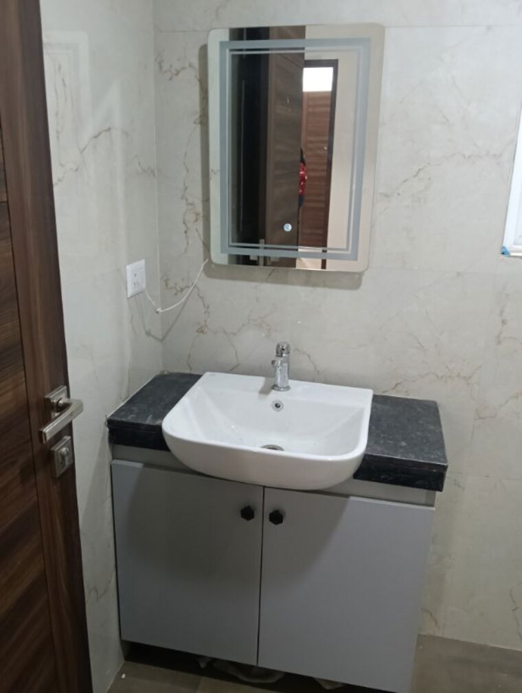 Bathroom, smart-world-gems 3.5 Bedroom 1500 Sq.Ft. Builder Floor In Sector 89 Gurgaon 10276116