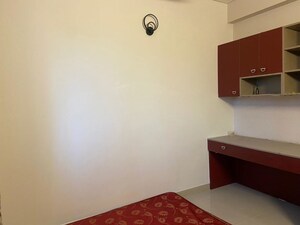 Furnished Amenities in 3.5 BHK Apartment at BPTP Park Prime, Sector 66 – for Rent