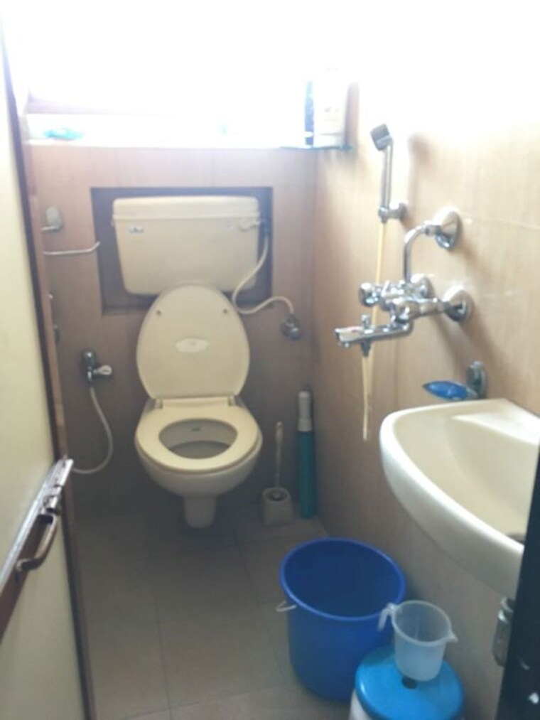 Bathroom, colaba 3 Bedroom 1350 Sq.Ft. Apartment In Colaba Mumbai 10276153