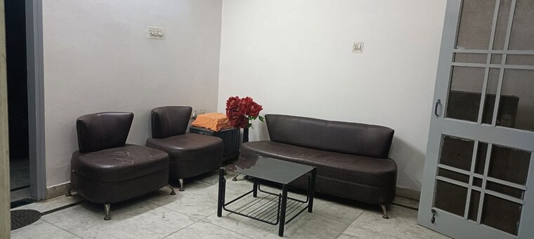 Living Room, east of kailash 3 Bedroom 125 Sq.Yd. Builder Floor In East Of Kailash Delhi 10276196