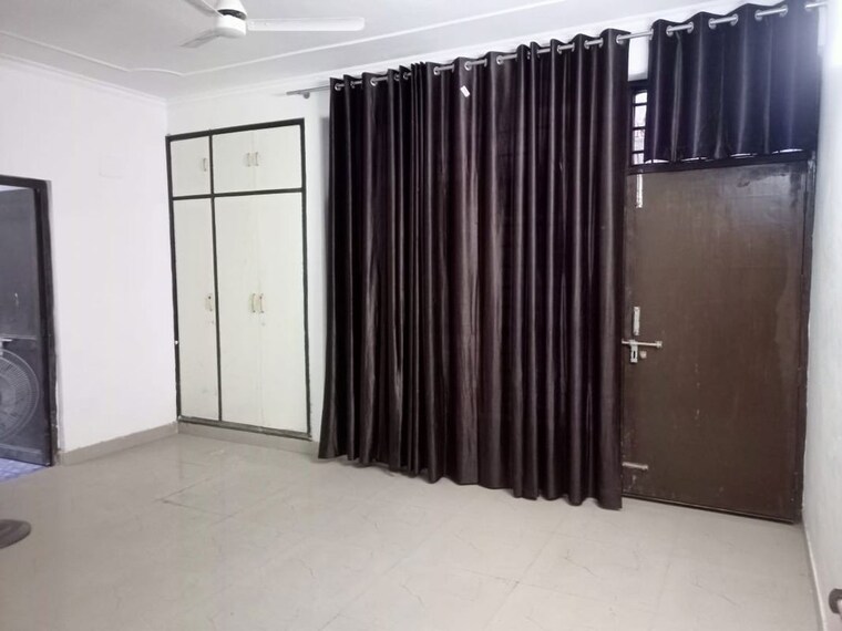Bedroom, east of kailash 3 Bedroom 125 Sq.Yd. Builder Floor In East Of Kailash Delhi 10276196