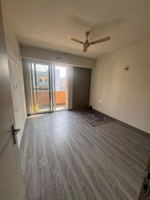 Room in 3 BHK Apartment at Penta Homes, Vip Road – for Sale
